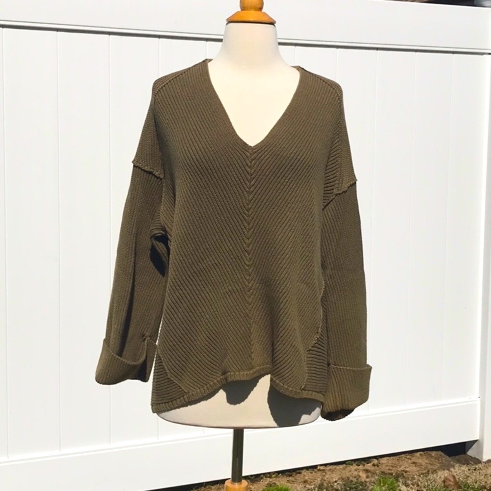 Free People 100% Cotton Olive Green V-Neck Sweater Relaxed Fit Size Small